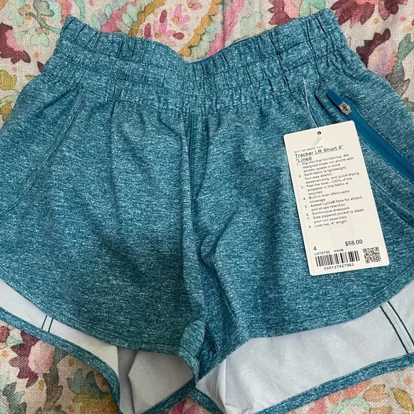 Lululemon NWT Size Tracker LR 4” Short - Picture 3 of 3